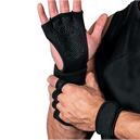 Manique CrossFit avec protégés poignet noir mains